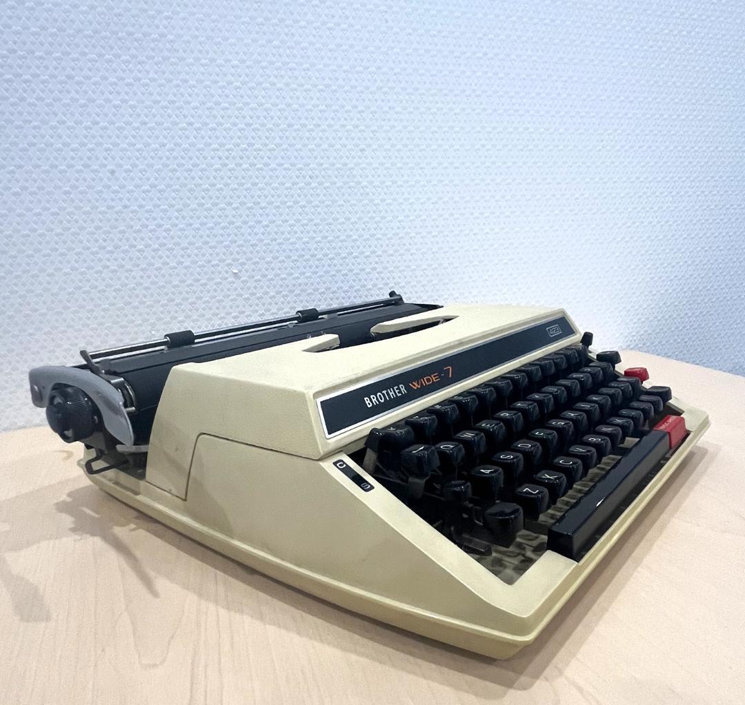 BROTHER WIDE-7 タイプライター 昭和レトロ ケース付き 動作品