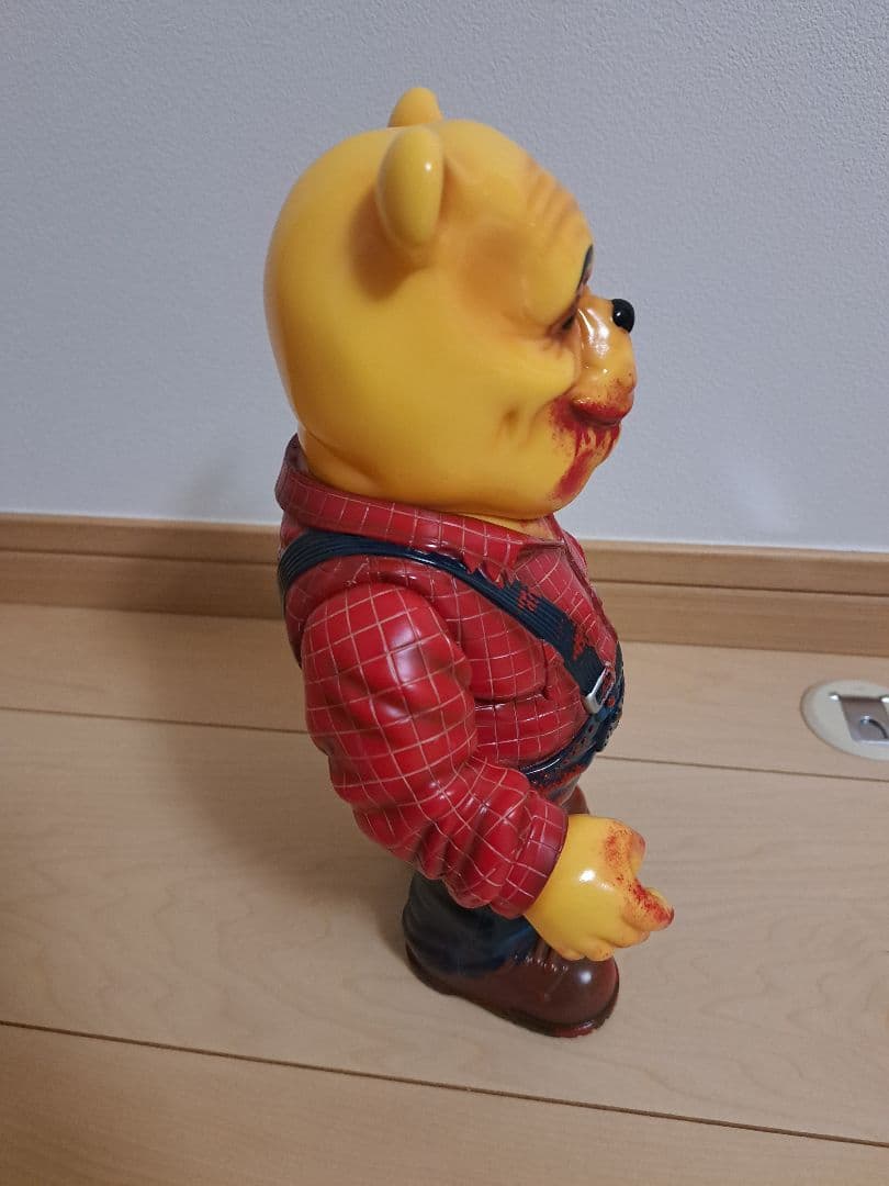 プー あくまのくまさん 血まみれver. ソフビ - メルカリ