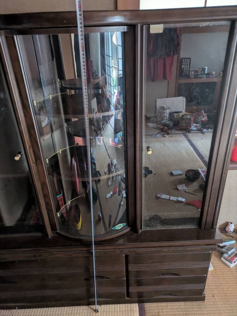 木製ガラスキャビネット 引き出し付き