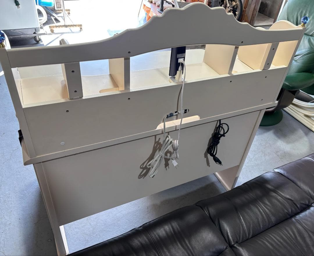 Kママ 高級 KARIMOKU おしゃれ学習机、キャビネット、ライト付き