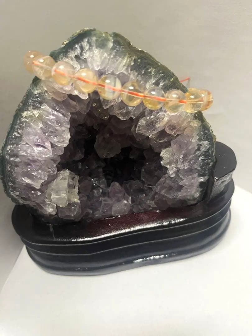 ウルグアイアメジストジオード ドームカルサイト共生　木製台座付き 浄化　原石