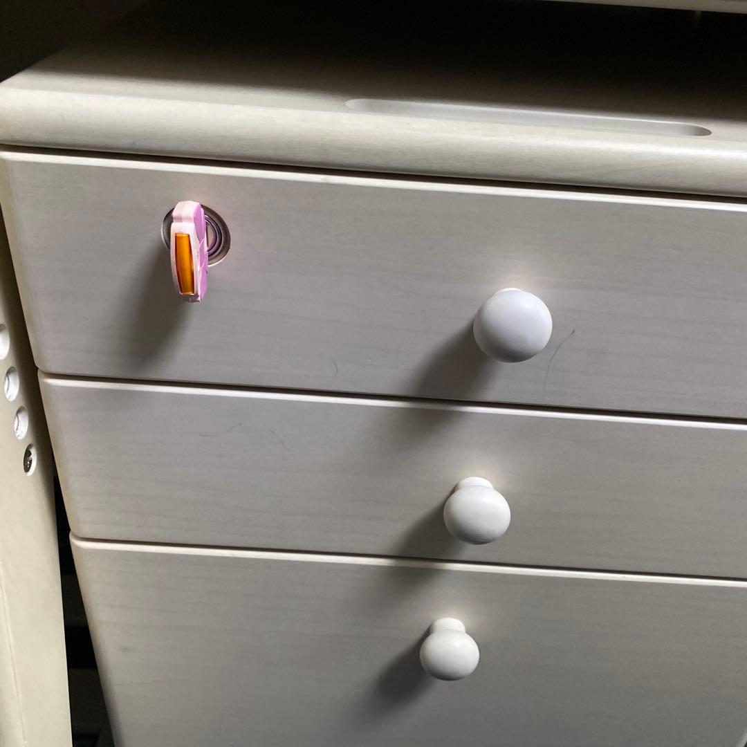 オカムラ製　白い袖机