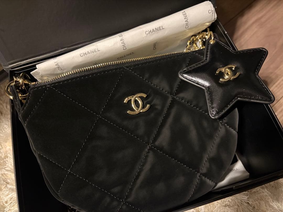 CHANEL ブラック ショルダーバッグ ノベルティー