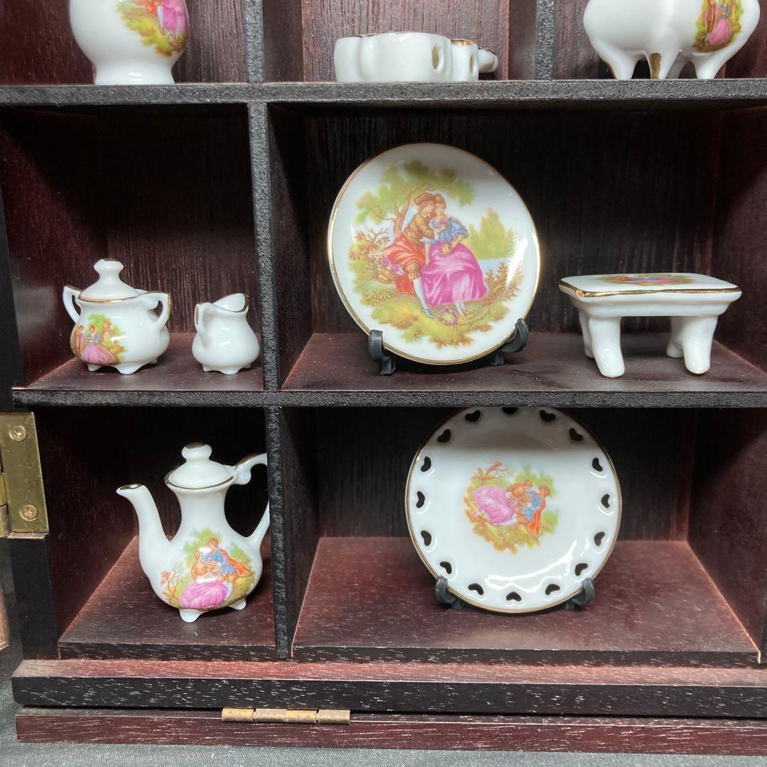 レトロ《ミニチュアフィギュリン》 壁掛けインテリア 木製ボックス