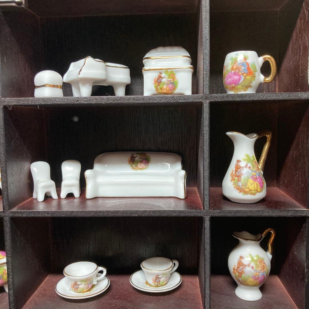 レトロ《ミニチュアフィギュリン》 壁掛けインテリア 木製ボックス