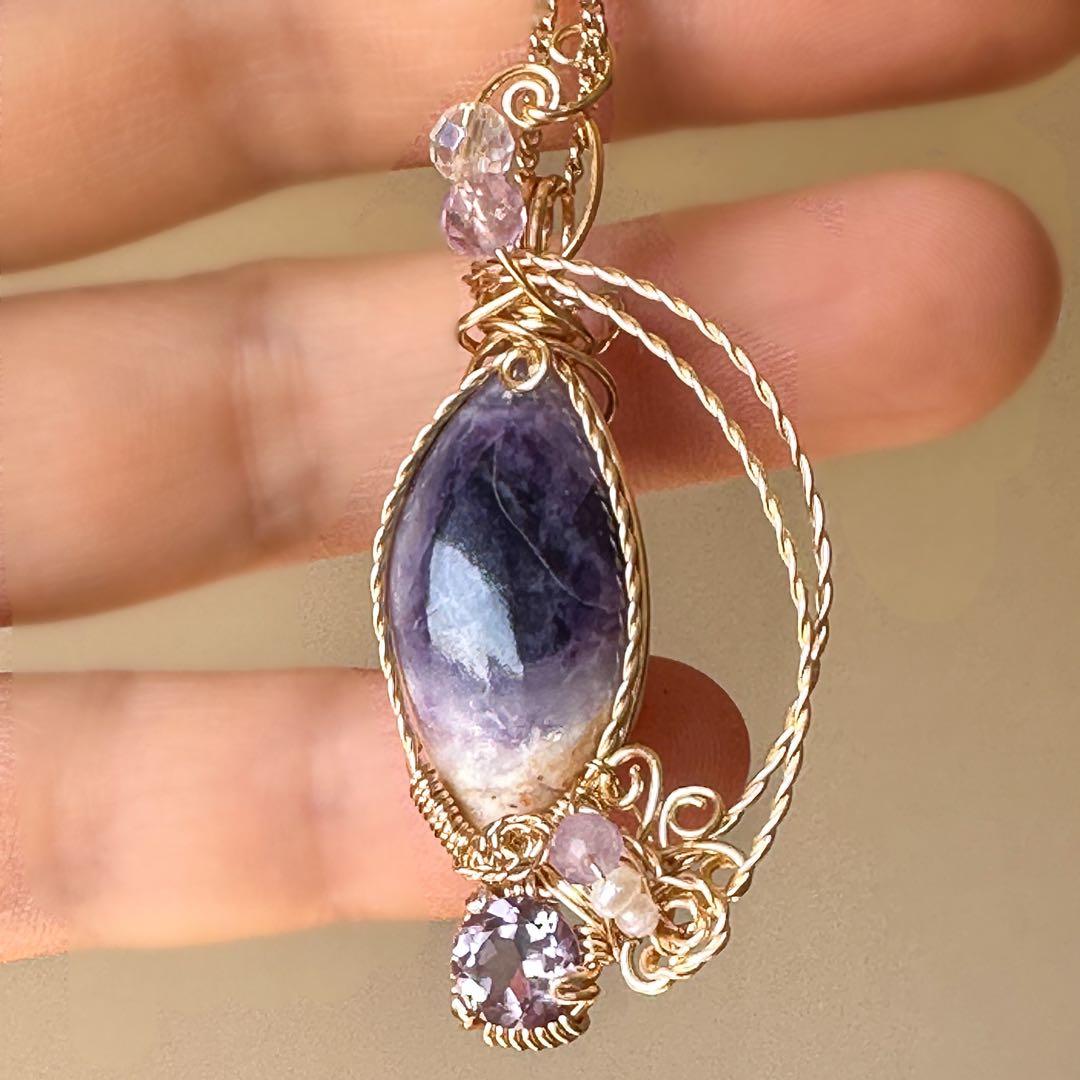 魅惑の深紫✴︎ 希少石ティファニーストーンのワイヤージュエリー