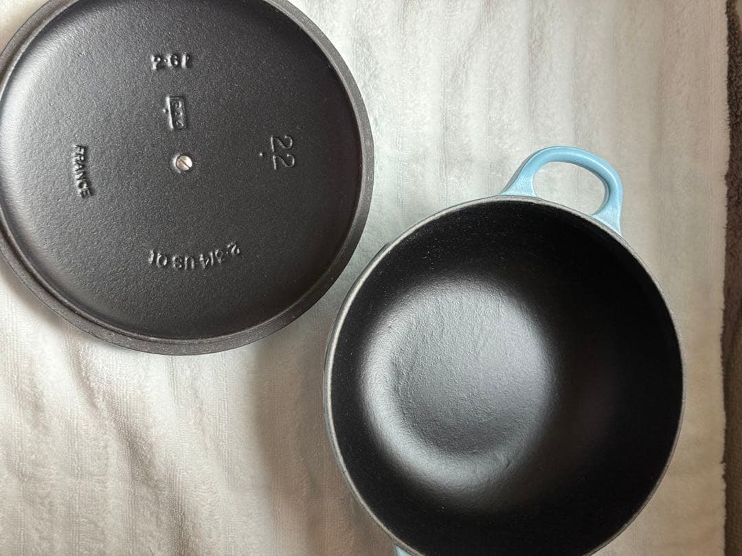 レア　LE CREUSET 鋳鉄製 両手鍋 22cm ブルー　中黒マルミット