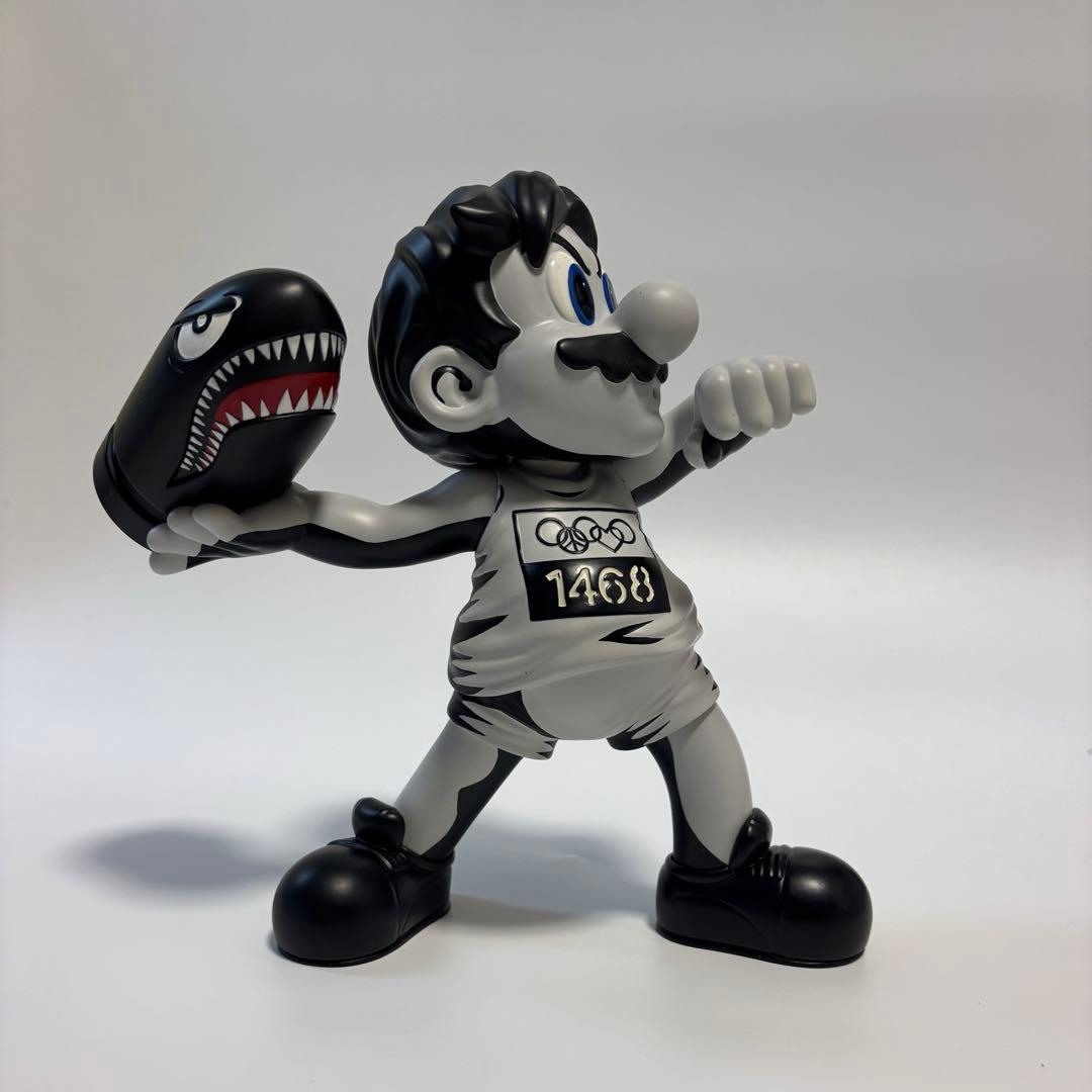 Olympic Bullet by Ndikol アート フィギュア バンクシー