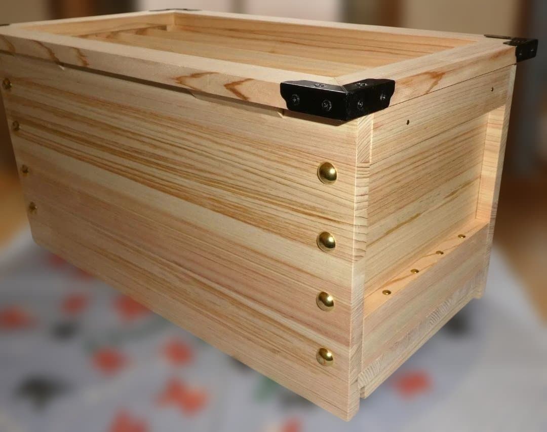 特別品 　開運　賽銭箱（桧）大　外枠・格枠付　金鋲　３９