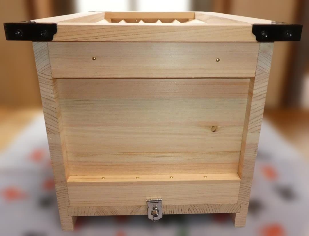 特別品 　開運　賽銭箱（桧）大　外枠・格枠付　金鋲　３９