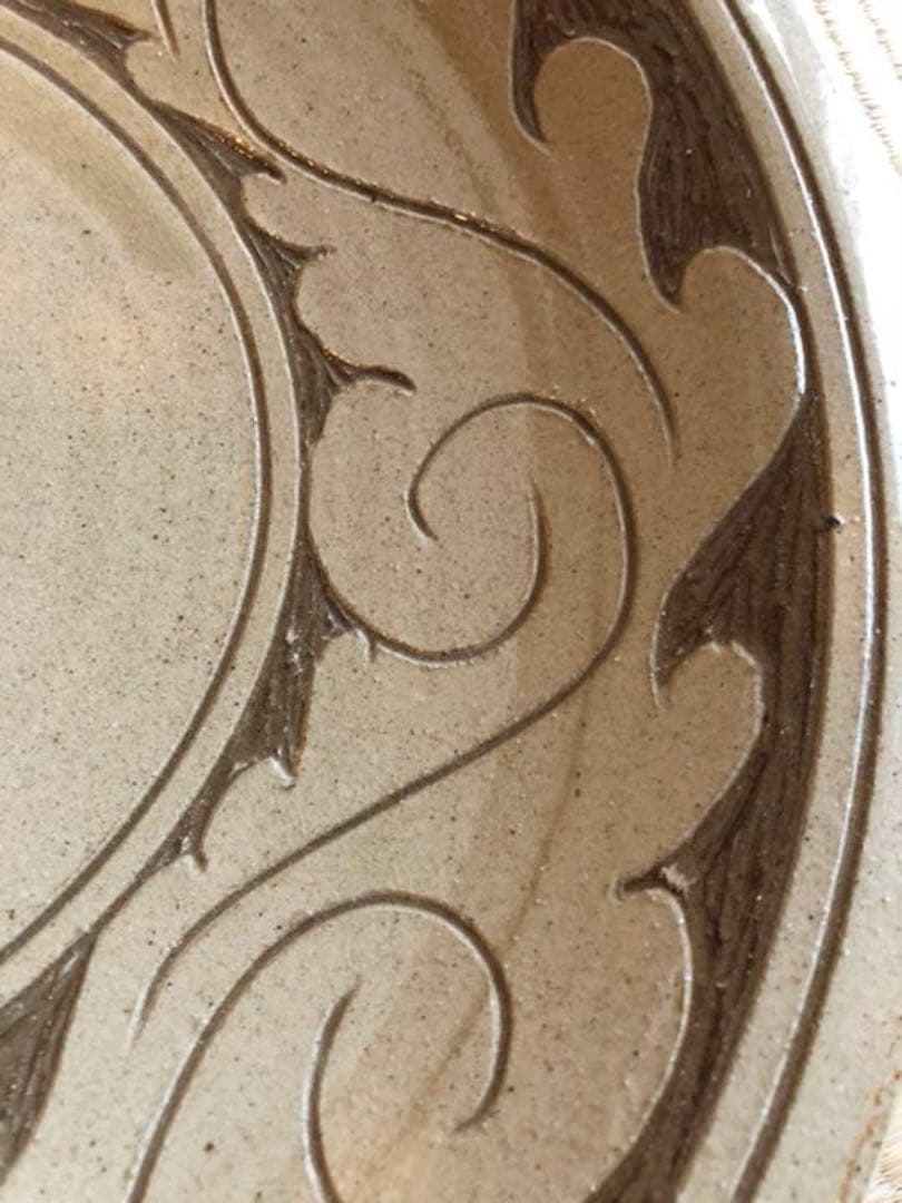 やちむん 唐草掻き落とし 大皿（40㎝）読谷村北窯