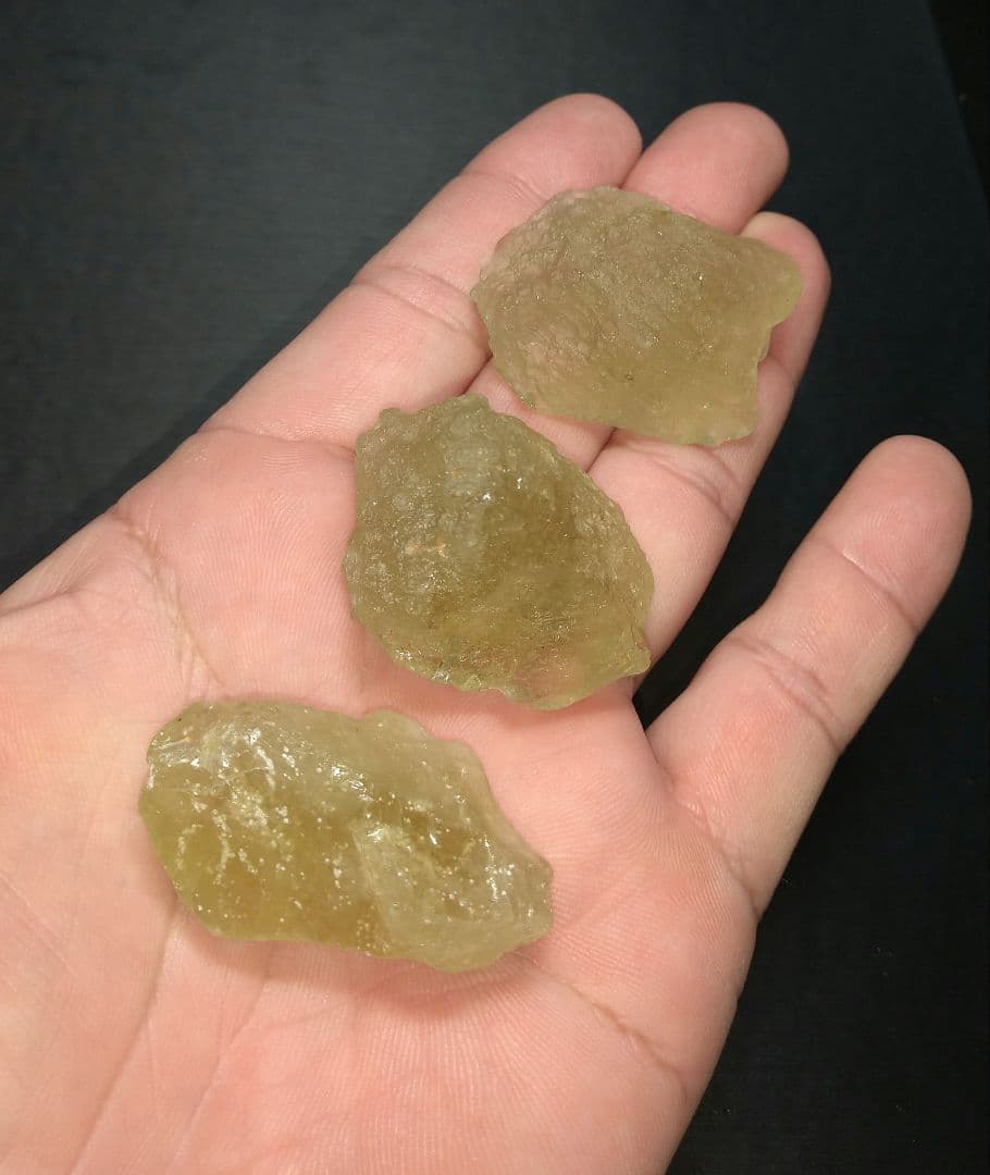 専用【高品質】リビアングラス　３個セット　原石　クラスター　置物　美品　希少