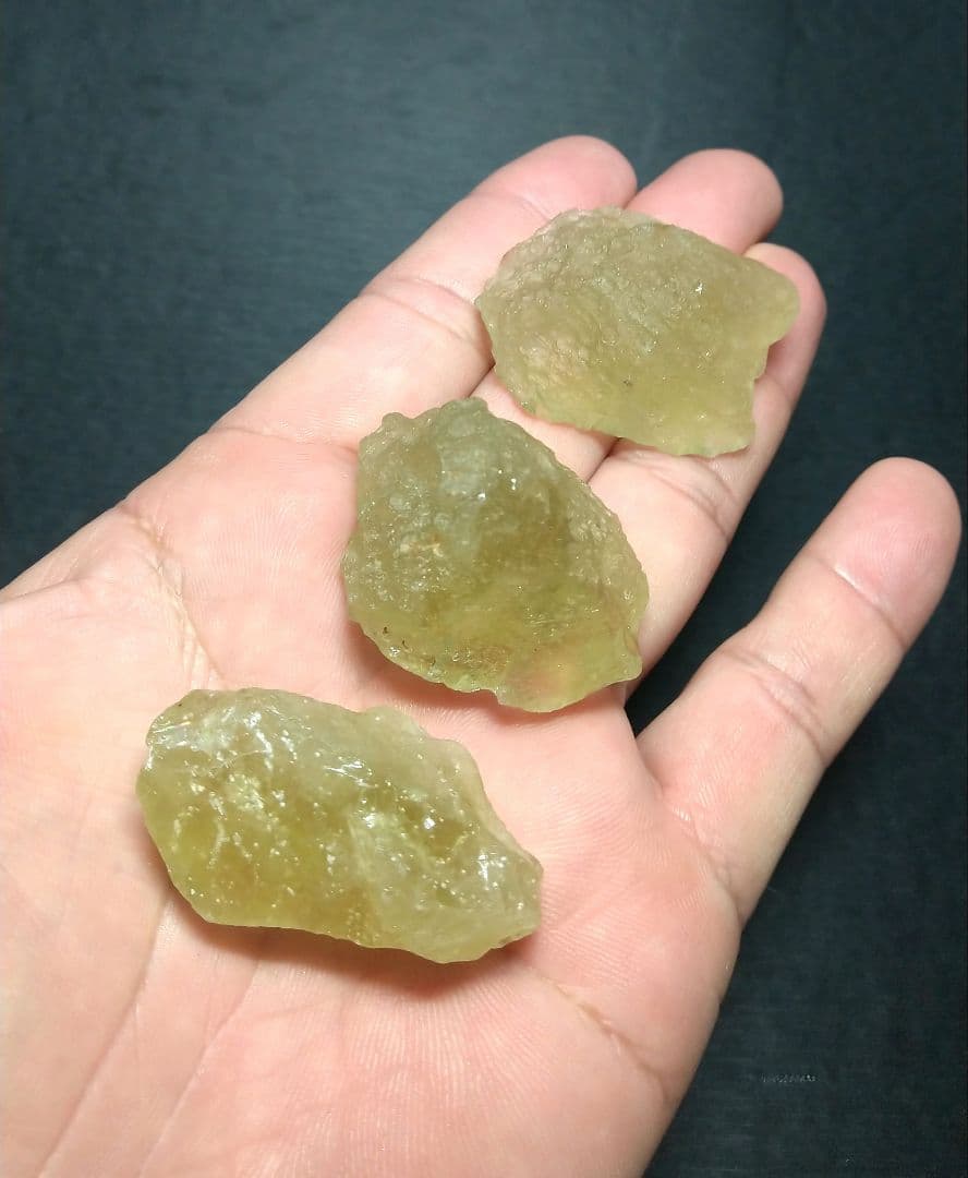 専用【高品質】リビアングラス　３個セット　原石　クラスター　置物　美品　希少