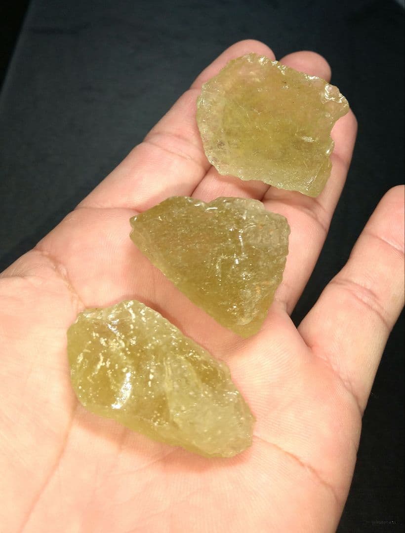 専用【高品質】リビアングラス　３個セット　原石　クラスター　置物　美品　希少