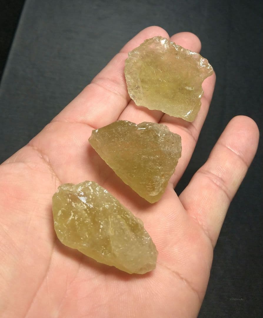 専用【高品質】リビアングラス　３個セット　原石　クラスター　置物　美品　希少