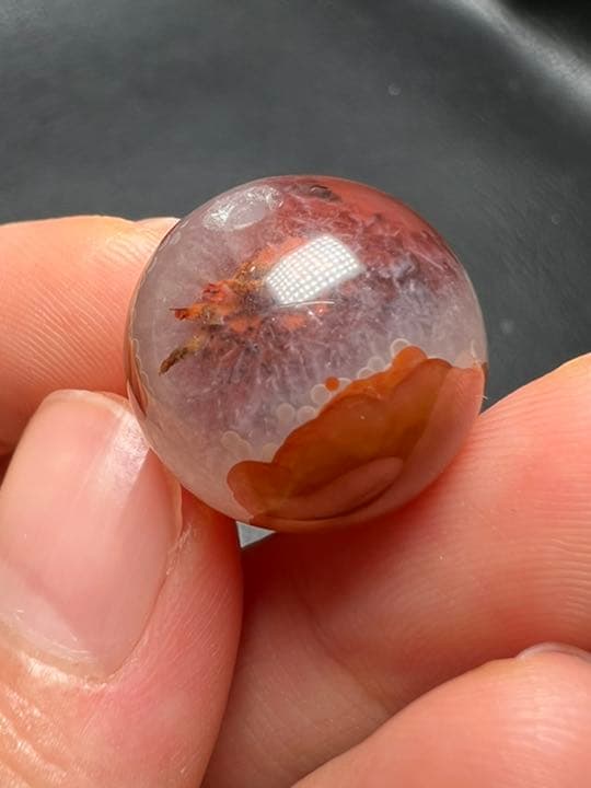 0908162　セール✨戦国紅瑪瑙17ミリ　貫通穴　キラキラ✨結晶