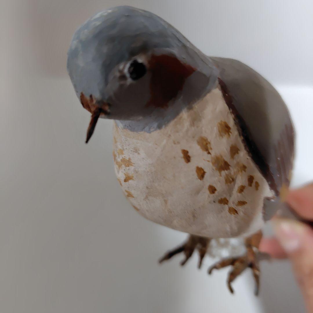 本物木彫の子鳥です。