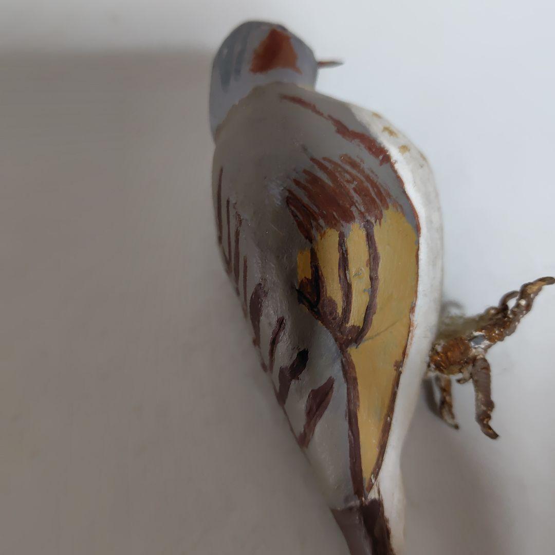 本物木彫の子鳥です。