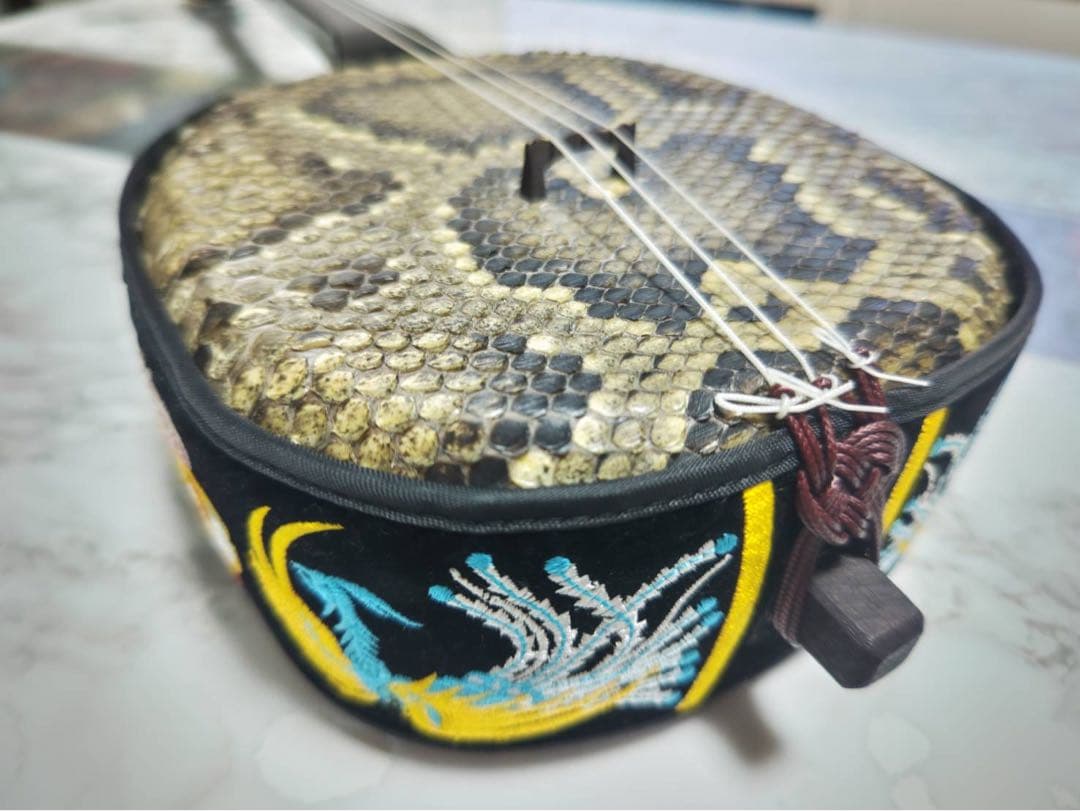 三線　合皮　琉球　沖縄三線　本体のみ