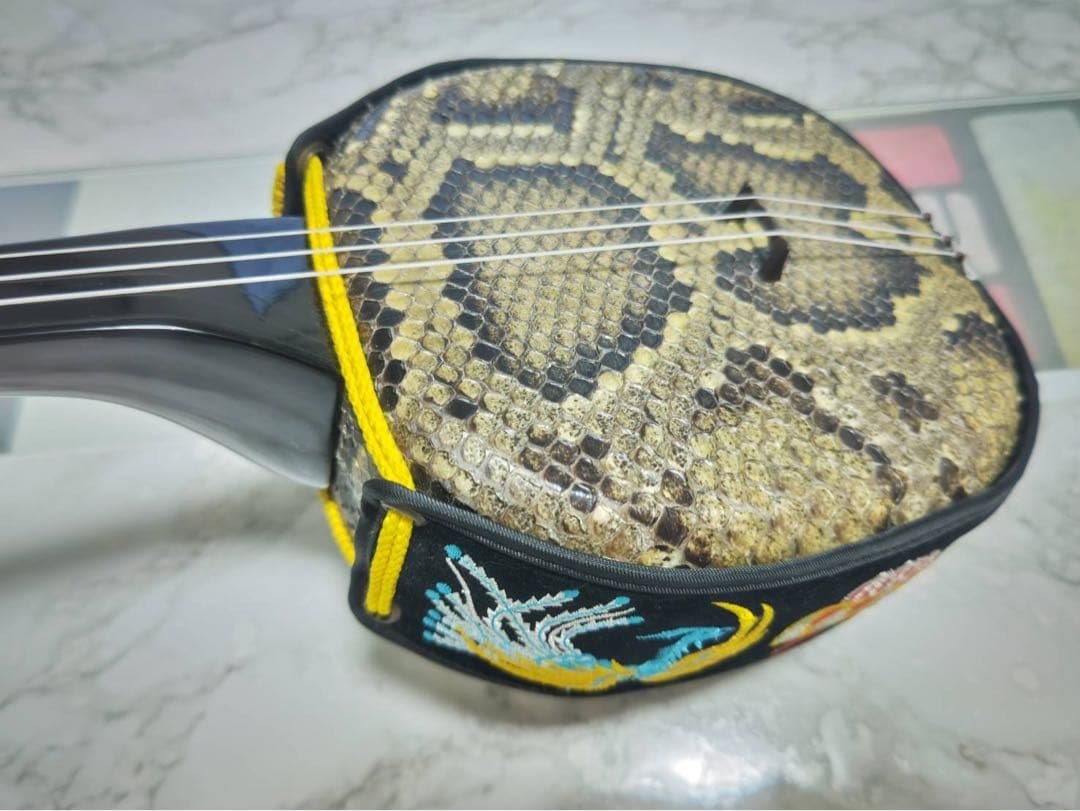 三線　合皮　琉球　沖縄三線　本体のみ