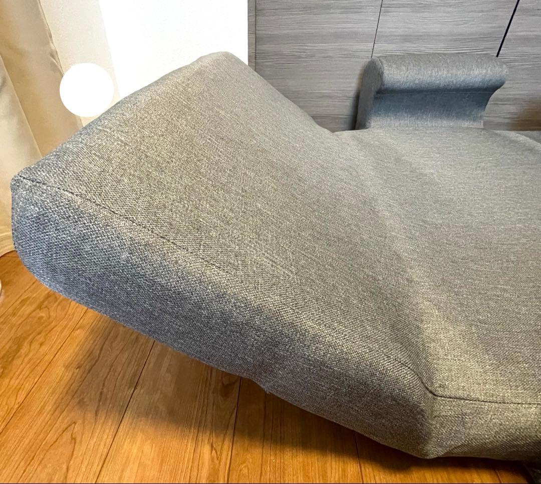 グレー 2人掛けソファ モダンデザイン