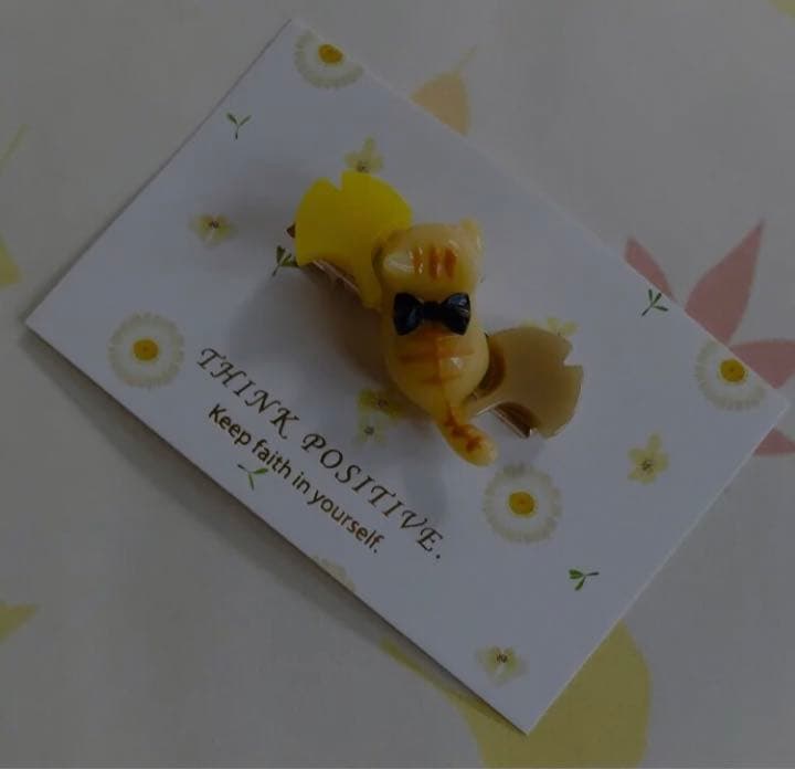 じゃれねこチャンとイチョウの葉　ヘアクリップ　トラネコ