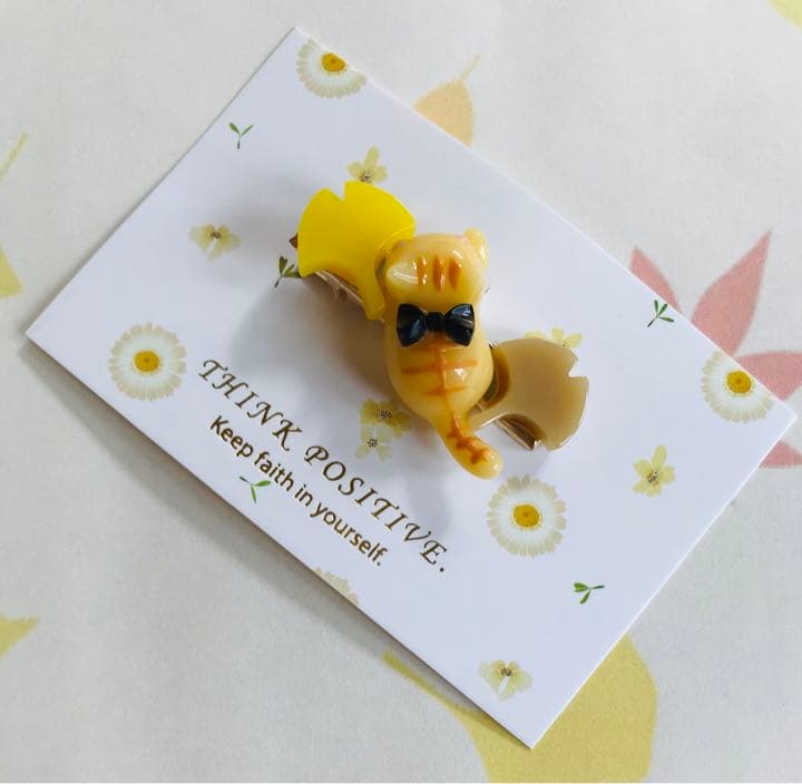 じゃれねこチャンとイチョウの葉　ヘアクリップ　トラネコ