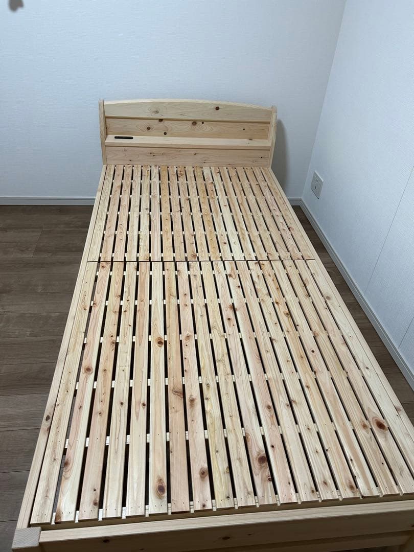 【美品】源ベッド 国産ひのき 棚コンセント付き すのこベッド シングル 4本脚