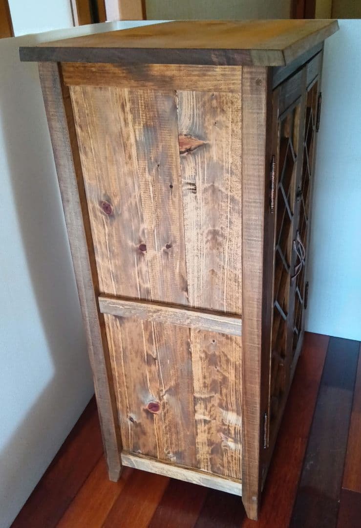 安価版＊レトロ風キャビネット（両開き）