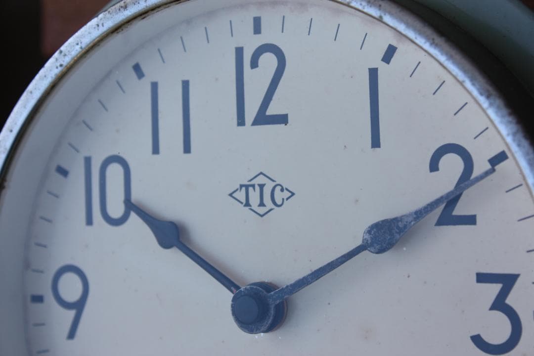 アンティーク モスグリーン 希少 丸型 時計 電池式 スイープクオーツ改造