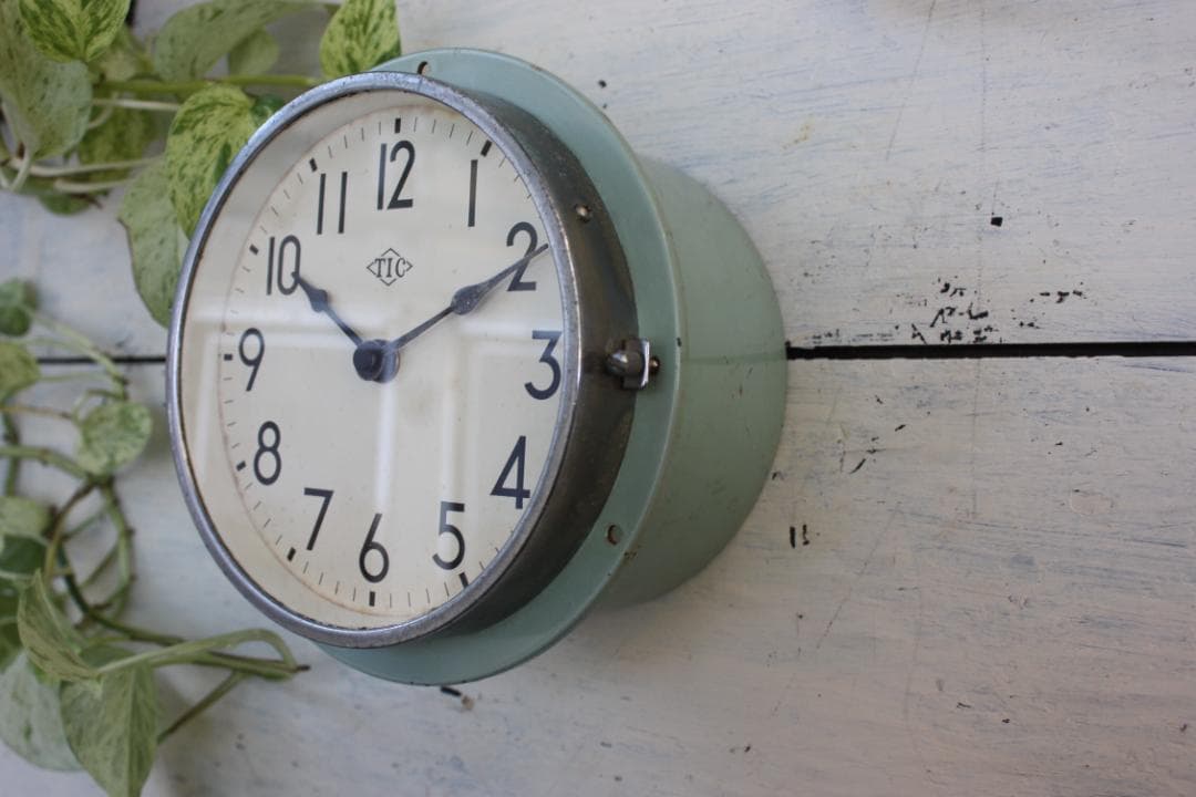 アンティーク モスグリーン 希少 丸型 時計 電池式 スイープクオーツ改造