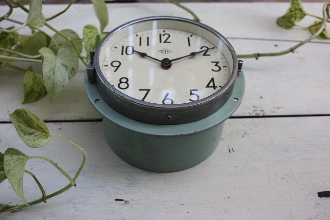 アンティーク モスグリーン 希少 丸型 時計 電池式 スイープクオーツ改造