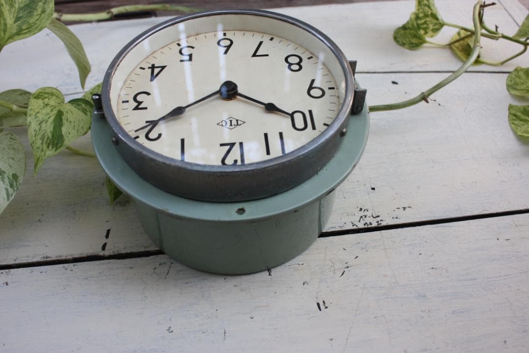 アンティーク モスグリーン 希少 丸型 時計 電池式 スイープクオーツ改造