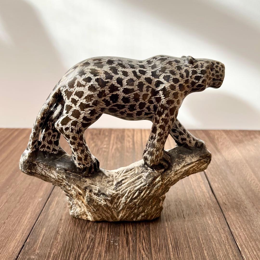 ソープストーン　ヒョウ　置物　石　アフリカ