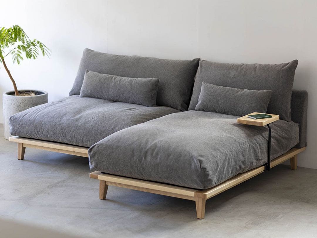 幸せになるソファ / Fumi / ライトベージュ /肘用テーブル付