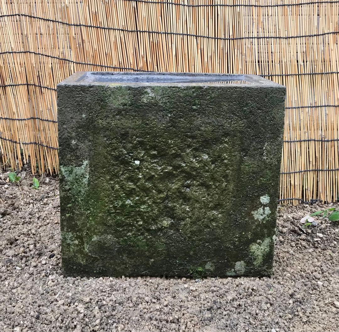 【天然自然石・四方角水鉢・手水鉢・蹲・縁先手水鉢】庭石オブジェバードバス箱庭茶庭