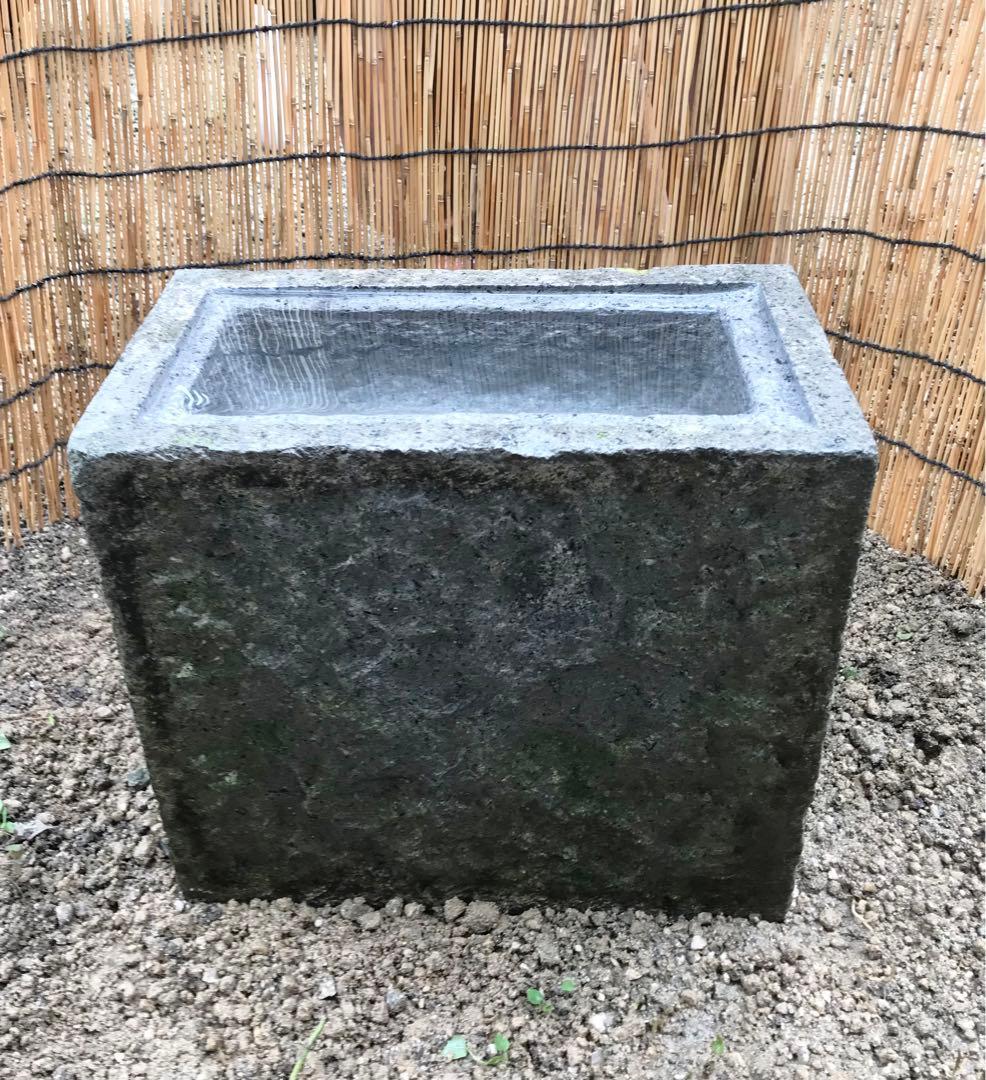 【天然自然石・四方角水鉢・手水鉢・蹲・縁先手水鉢】庭石オブジェバードバス箱庭茶庭