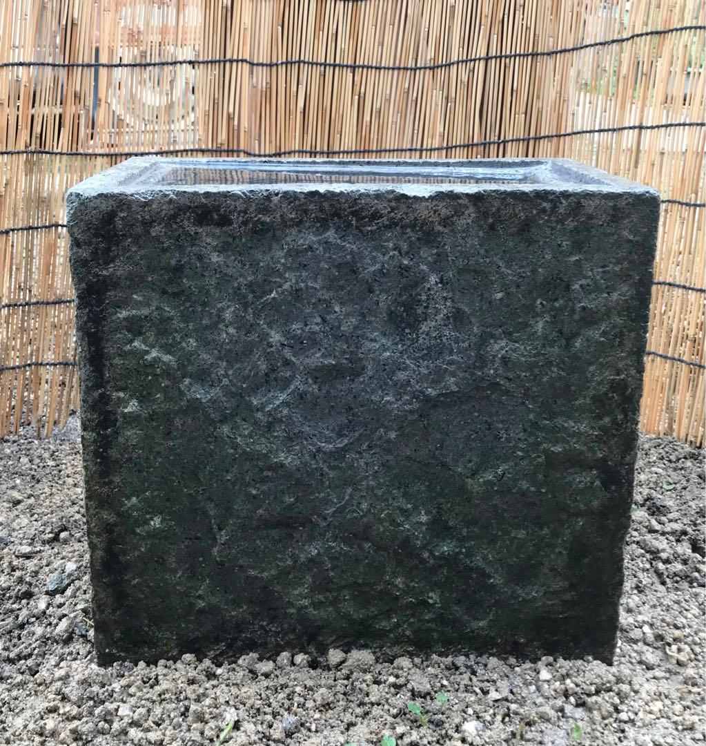 【天然自然石・四方角水鉢・手水鉢・蹲・縁先手水鉢】庭石オブジェバードバス箱庭茶庭