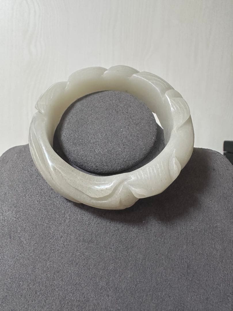 九尾狐バングル　シャー太白バングル　彫刻天然石バングル