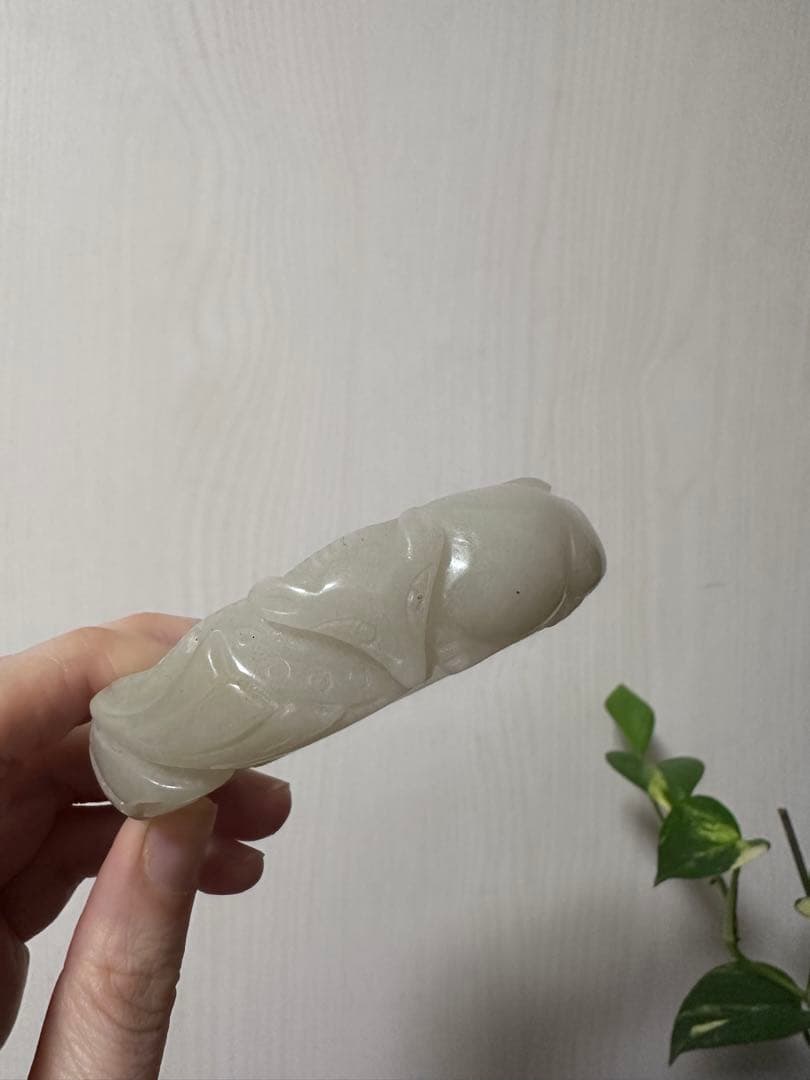 九尾狐バングル　シャー太白バングル　彫刻天然石バングル