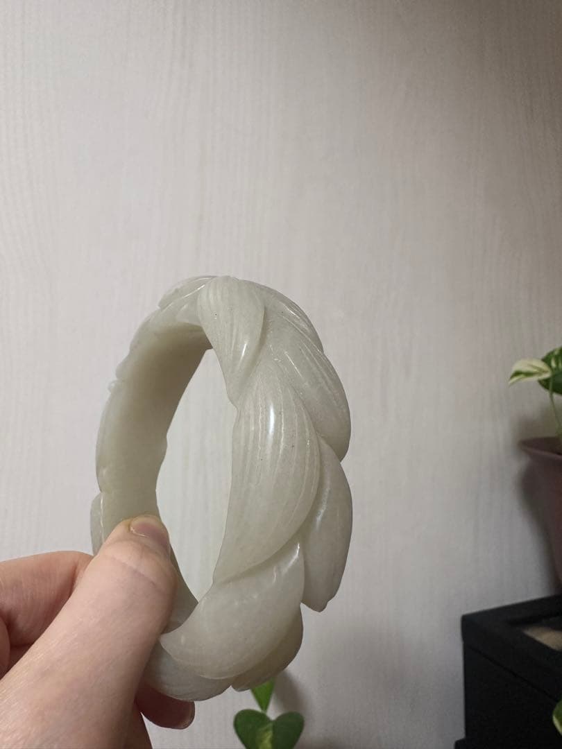 九尾狐バングル　シャー太白バングル　彫刻天然石バングル