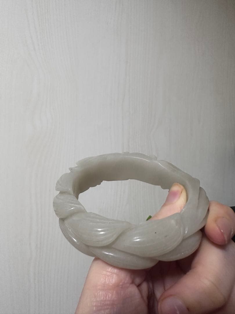 九尾狐バングル　シャー太白バングル　彫刻天然石バングル