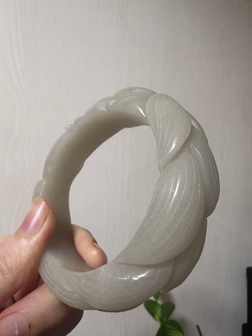 九尾狐バングル　シャー太白バングル　彫刻天然石バングル