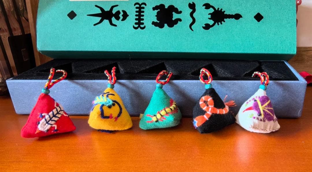 匂い袋 刺繍 手作り平和のお守り 虫除 よもぎ 素敵な 小香包 5個セット