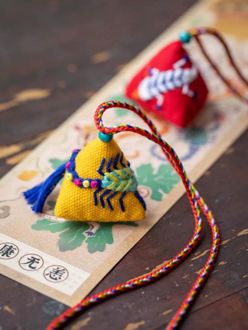 匂い袋 刺繍 手作り平和のお守り 虫除 よもぎ 素敵な 小香包 5個セット