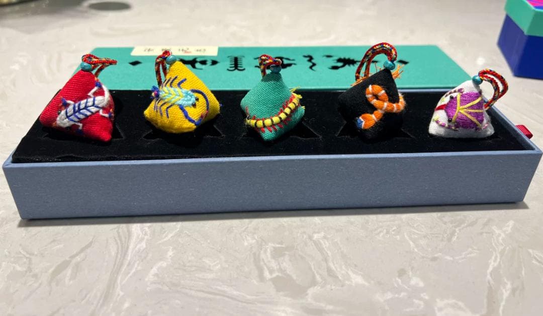 匂い袋 刺繍 手作り平和のお守り 虫除 よもぎ 素敵な 小香包 5個セット