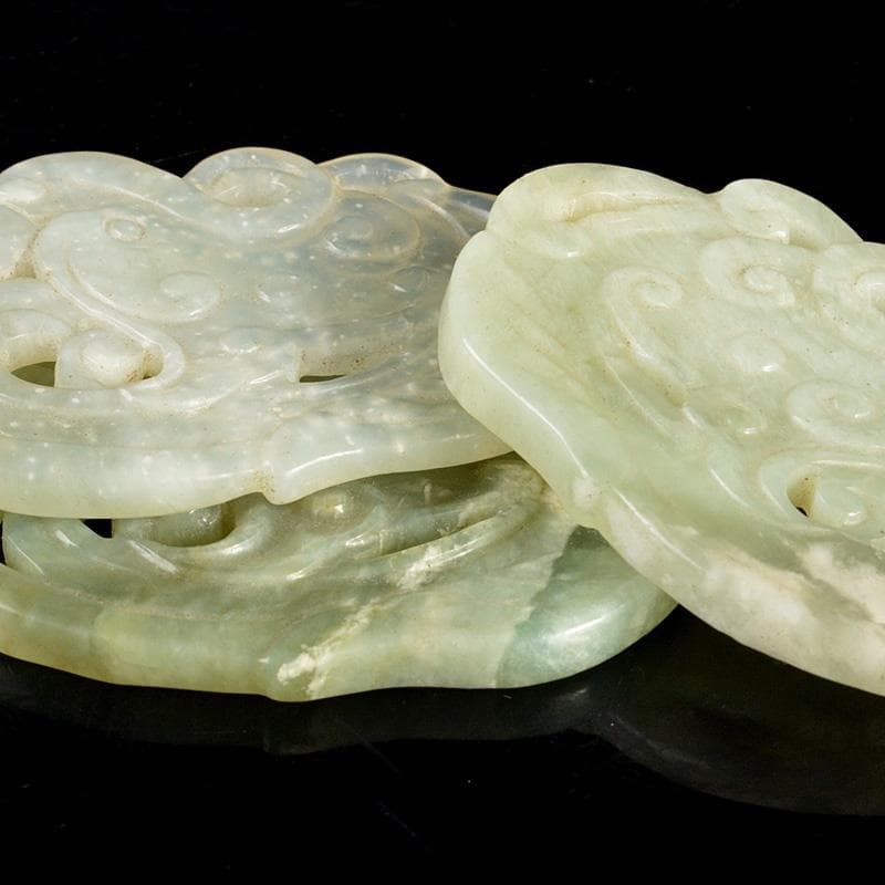 中国　玉石翡翠彫刻　神獣　根付　紙鎮　置物　4点まとめて　M　6059