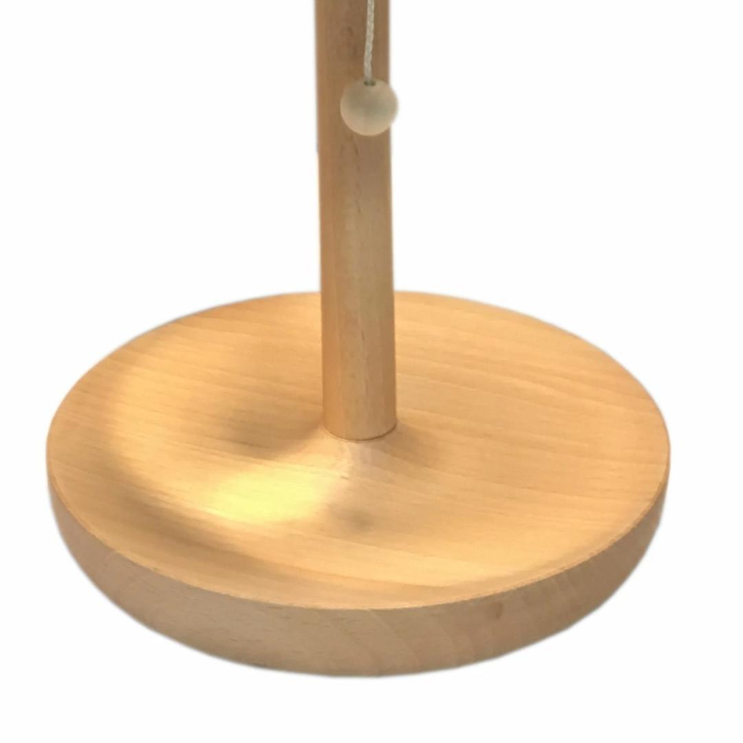 シンプルなデザイン。シェードの上下からこぼれるナチュラルな光