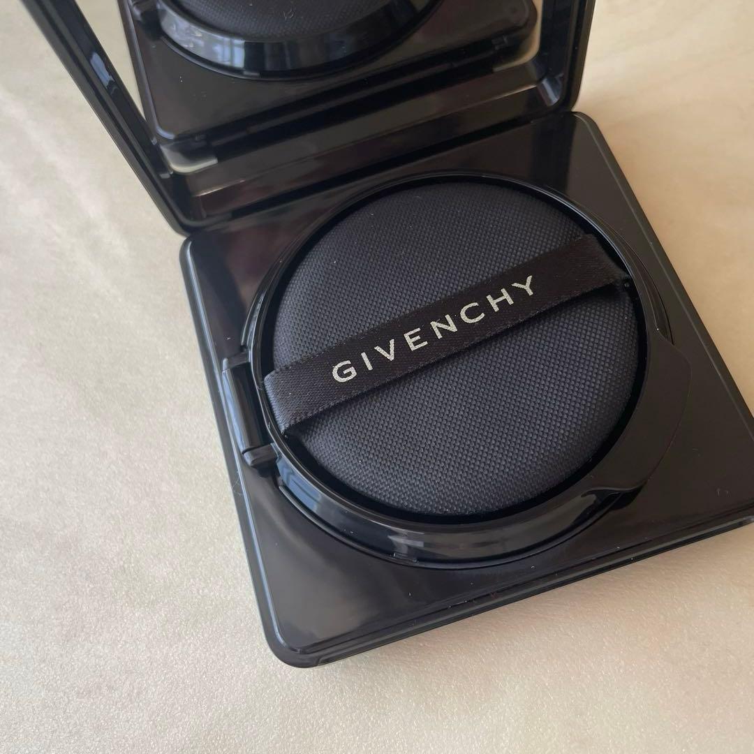 ジバンシイ　ソワンノワールUVコンパクト（日焼け止め）サンプル付き