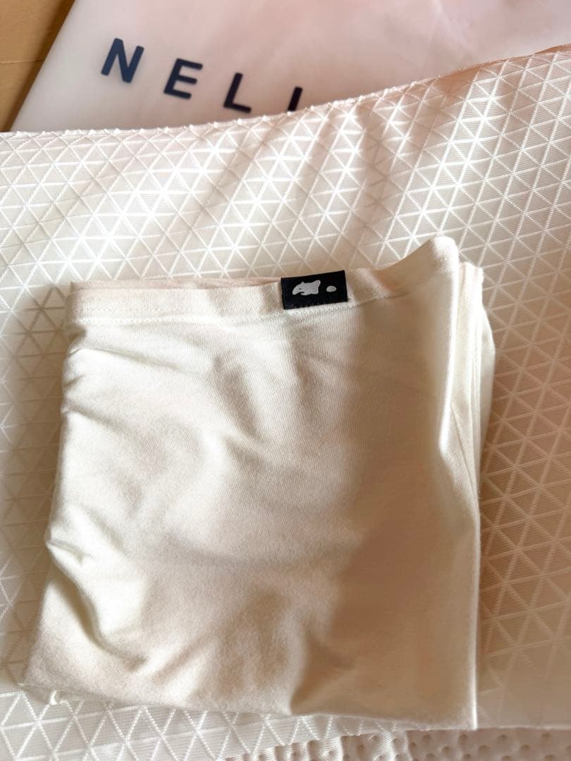 [美品]NELL ネル　マットレス　枕　カバー付き　白